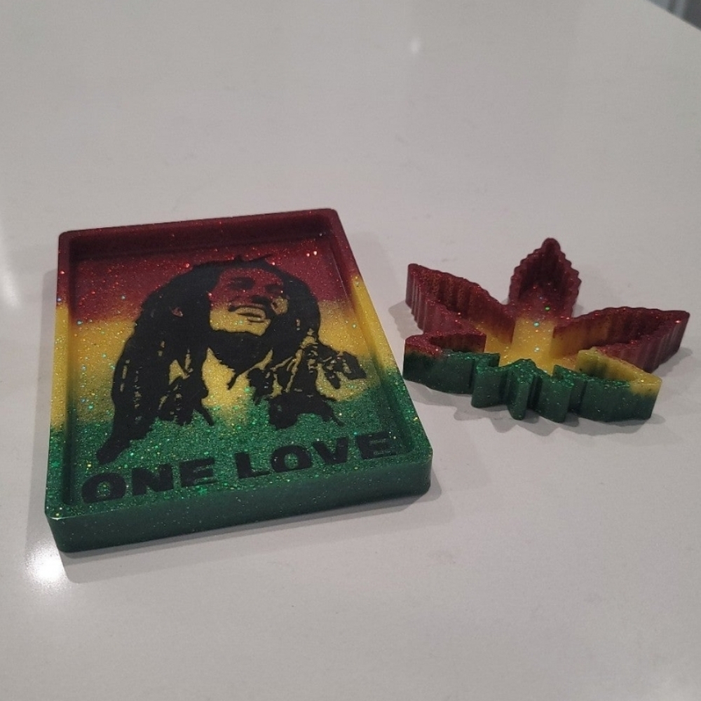 Ash tray and trinket tray set